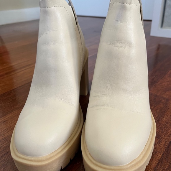 Dolce Via Booties Size 6 - Picture 5 of 5